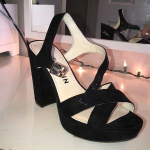 Black Anne Klein heel